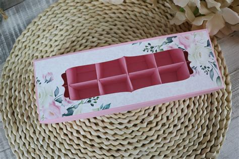 Кутия за 12 бонбона - Розова с цветя - 24 х 8 х 4 см - 5 бр сладкарски ...