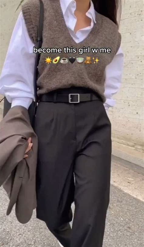 Chandler Bing But Make It Feminine Chandler Bing Outfits Chandler