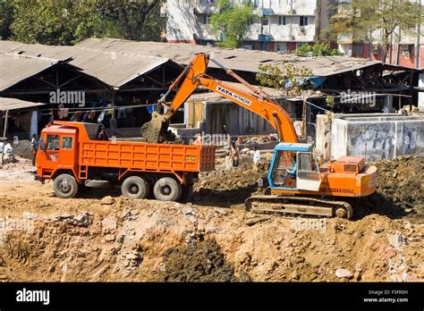 Tata Hitachi Excavator Hi Res Stock Photography And Images Alamy