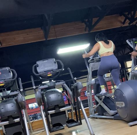 Latina Had Everyone Staring Video Spandex Leggings Yoga Pants Forum