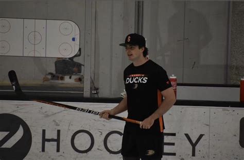 Pin By Kaylin On Hockey Bbs Hot Hockey Players Hockey Players Nhl Hockey