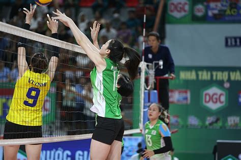 Hot girl bóng chuyền Quỳnh Hương m ghi điểm ấn tượng fan háo hức cổ vũ