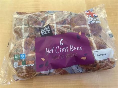 I Tried Hot Cross Buns From Tesco Sainsbury S M S Aldi And Asda And There Was A Clear