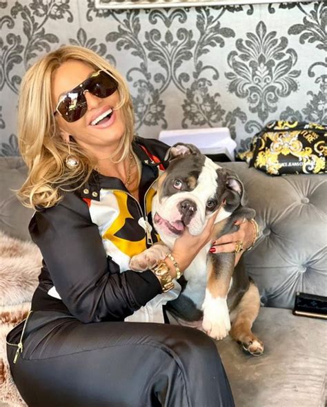 Conan Kaźmierski pokazał swoją mamę w bikini Dagmara wybrała skąpy model