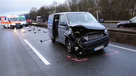 Autofahrer übersieht Stauende auf A5 bei Darmstadt Drei Schwerverletzte