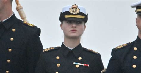 Los gestos de Leonor a su llegada a Valparaíso tras la publicación de las fotos en bikini