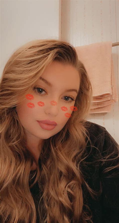 F Milf Am I Hot Scrolller