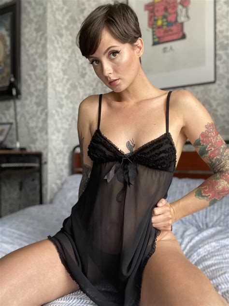 Are You Into Girls With Short Hair And Tattoos Nudes Hotchickswithtattoos NUDE PICS ORG