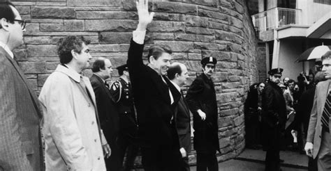 ronald-reagan-waving-before-assassination-attempt - Ronald Reagan ...