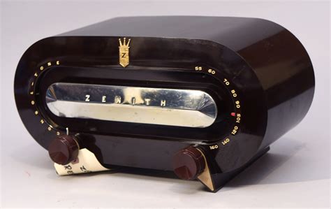 Zenith H511 BrownBakelite Resize IARCHS Radio Collector Club