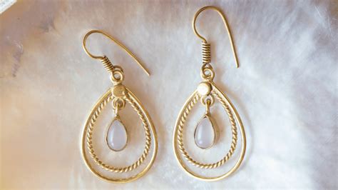 5 Benefits of Brass Jewelry