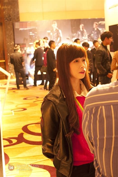 Hot girl Taekwondo CHÂU TUYẾT VÂN rạng rỡ trong ngày gặp lại các HCV Sea Games