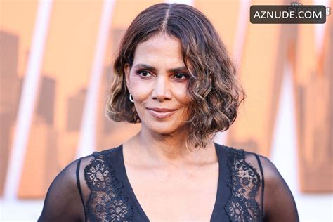 Halle Berry Sexy Stuns In A Hot Revealing Outfit At The Union Premiere