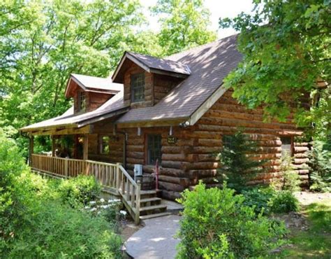 Real Spruce Log Cabin Retreat - Log Homes Lifestyle