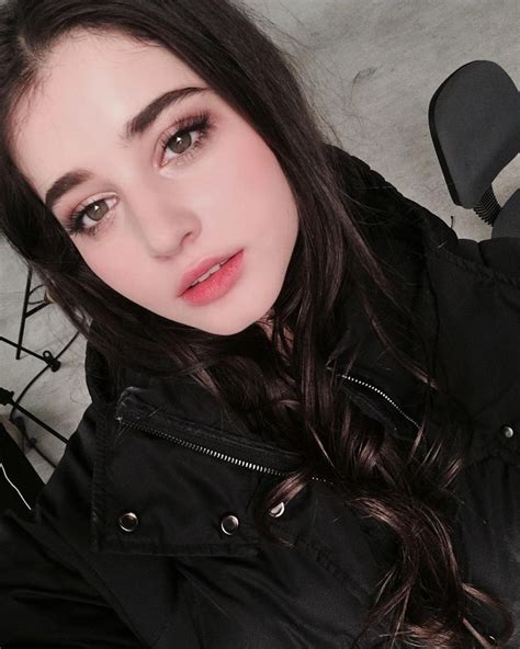 Hot girl Ukraine nổi tiếng ở Trung Quốc vì xinh như búp bê