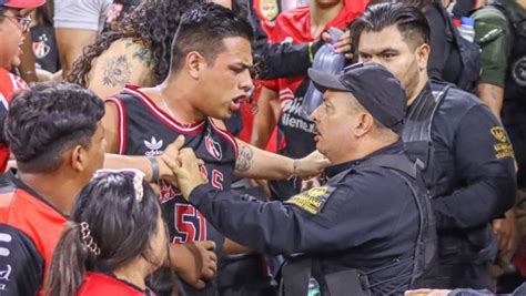 Violencia Mancha El Atlas Vs Sporting De Gijón En El Estadio Jalisco