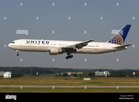 United Airlines Boeing 767 300