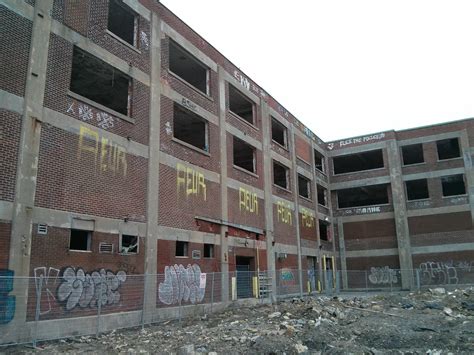 9 Mysterious Photos Of Abandoned Parking Garages And 10 Parking Lots