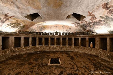 La Chiesa Di Sant Anna Dei Lombardi E La Cripta Degli Abati Benvenuti