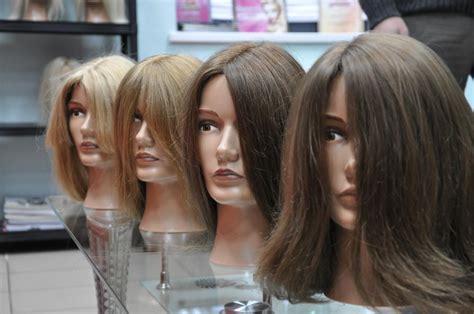 Парики из натуральных волос - плюсы и минусы