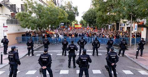 Mu Ecas Hinchables Y Machismo En La Protesta En Ferraz Estas Son Las