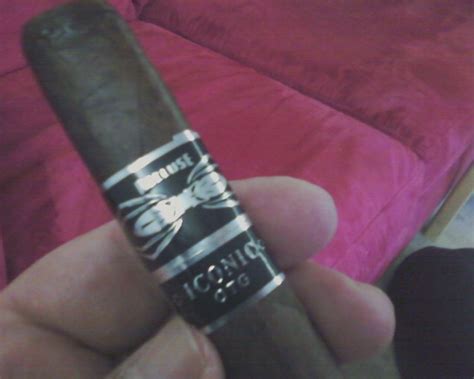 Iconic Recluse Above Average Cigar A Dollar More Then It Should