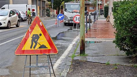 La Spezia Guasto Idrico Nel Quartiere Di Rebocco Acqua In Strada Il