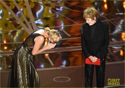 Shirley MacLaine Gets Standing Ovation at Oscars 2017!: Photo 3867033 | 2017 Oscars, Charlize ...