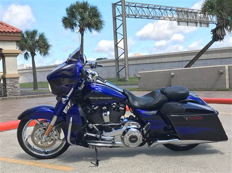 Pre Owned 2017 Harley Davidson Flhxse Cvo Cvo Street Glide