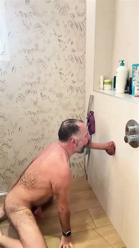 Papibear Wird Von Einem Massiven Dildo Gefickt Xhamster