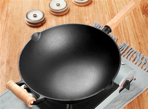 Pre Seasoned Flat Bottom Cast Iron Woks With Two Pouring Spouts For Sale