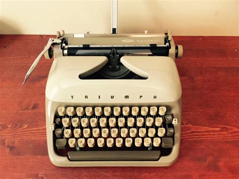 Typewriter Review – a writer's guide to typewriters