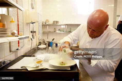 Chef Cuisinier Photos and Premium High Res Pictures - Getty Images