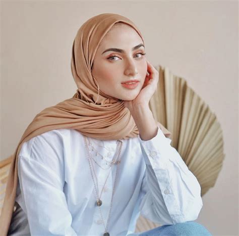 Inspirasi Selebgram Bergaya Elegan Mengenakan Hijab Nude BukaReview