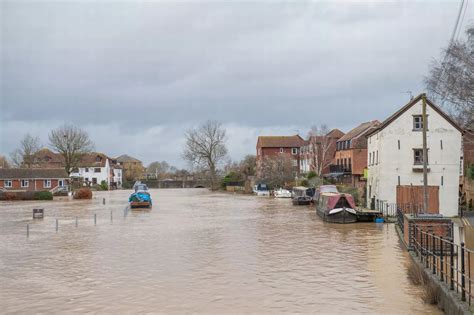 Tewkesbury flooding in pictures - shocking conditions for drivers and ...