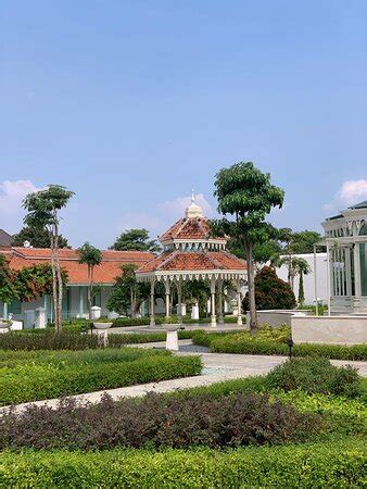 pracima tuin pura mangkunegaran solo restaurant reviews
