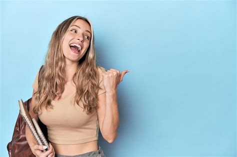 Images de Etudiante Blonde Téléchargement gratuit sur Freepik