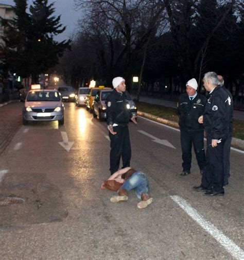 Bursa da aşırı derecede alkollü olan kadın ortalığı birbirine kattı