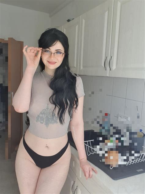 Would You Fuck Your Nerdy Girl Next Door F Send Nude Selfie