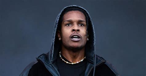 Репер Asap Rocky випустив пряжку ременя у формі Z з танків Шоу