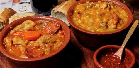 Recetas De Locro Empanadas Guiso De Lentejas Y Pastelitos Para La Mesa Del 25 De Mayo