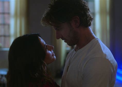 Atores de Sex Life namoram na vida real eles se conheceram na série da Netflix Zappeando