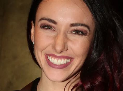 Delphine Wespiser se dévoile bikini Les internautes la mettent en garde Public