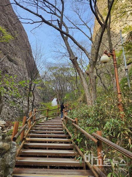 가고 싶은 한국관광 100선 74 마이산도립공원 말의 귀를 닮은 산에서 벚꽃 엔딩을