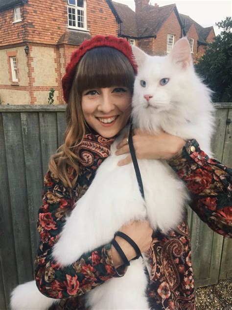 Showing Off Her Pussy Outdoors X Post R Floof Scrolller