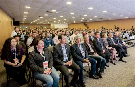 Ciência tecnologia e inovação pautam Congresso Moveleiro Móveis de Valor