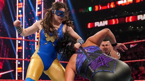 Confusing Botched Finish To Nikki ASH Vs Tamina On WWE Raw WrestleTalk