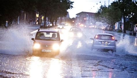 Dmi Advarer Om Kraftig Regn Og Skybrud S Slemt Kan Det Blive Bt