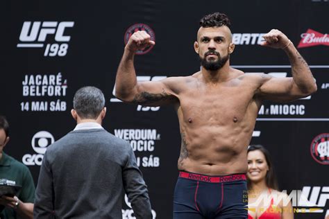 UFC 198 Weigh Ins Photos Gallery With Staredowns Between Fabricio