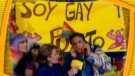 La Familia PLuche Ludovico se atora en la primera manifestación gay de Ciudad PLuche Distrito